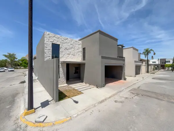Casa Totalmente Nueva en Venta en Las Quintas Casa Totalmente Nueva en Venta en Las Quintas