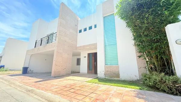 Casa en venta en Las Trojes, Torreón — foto 2 de 43