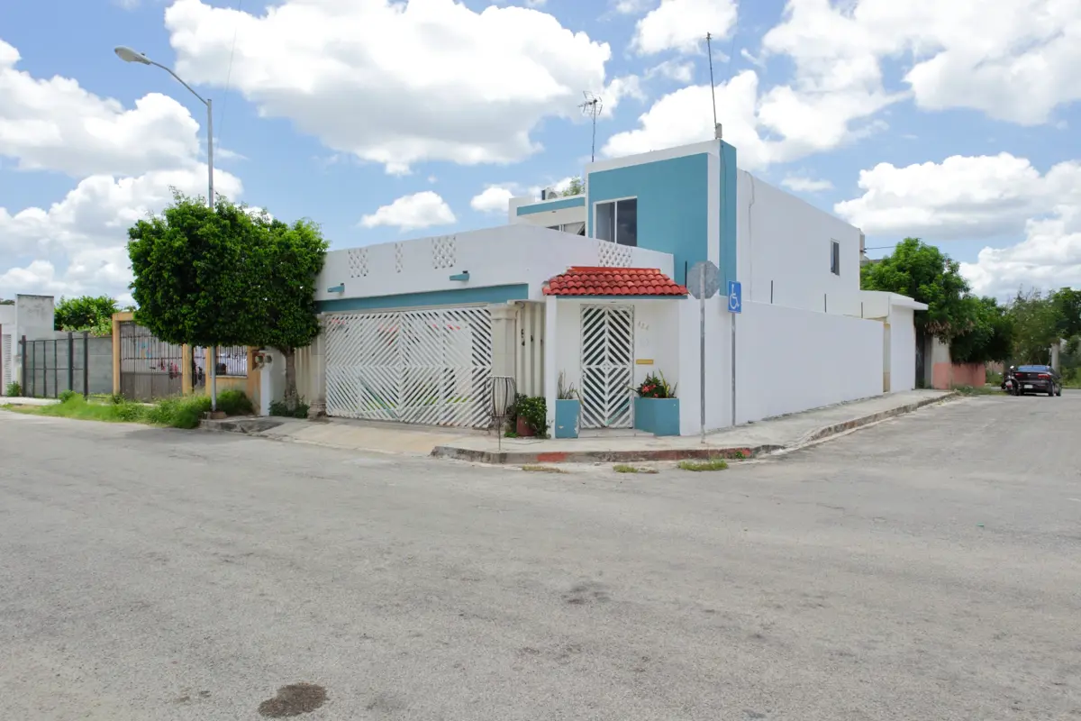 Casa en venta en Bosques del Poniente, Mérida — foto 1 de 20