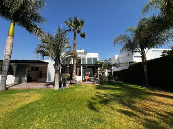 Casa en Venta en Villas del Meson Juriquilla, Colinda a Campo de Golf