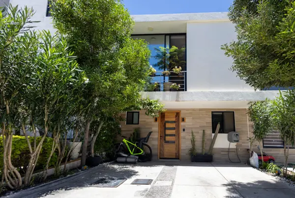 Casa en venta en El Refugio - Queretaro con terraza y alberca en el condominio
