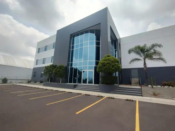 Nave Industrial con Oficinas en Renta | El Marques, Queretaro