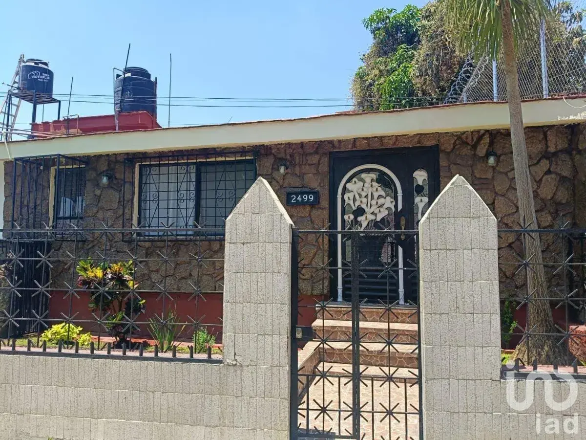 Casa en venta en Oblatos, Guadalajara — foto 1 de 14