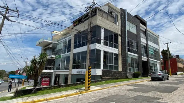 Venta local dentro de pequeña plaza Comercial. Col. La Paz