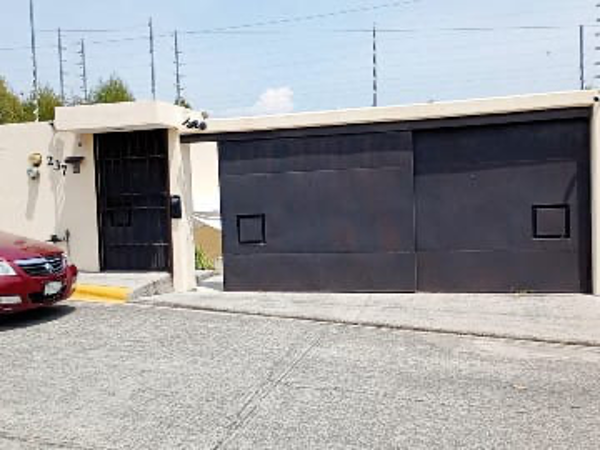 Casa en Fraccionamiento Exclusivo con Alberca y Vista Panorámica – Lomas del Sol, Cuernavaca