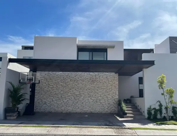 Venta de Casa en Mision San Jeronimo, Entre Mision Concá y la Vista Residencial