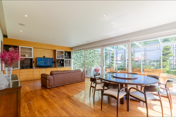 Casa en venta, Lomas Country, Residencia Moderna con 50 m de Frente al Fairway
