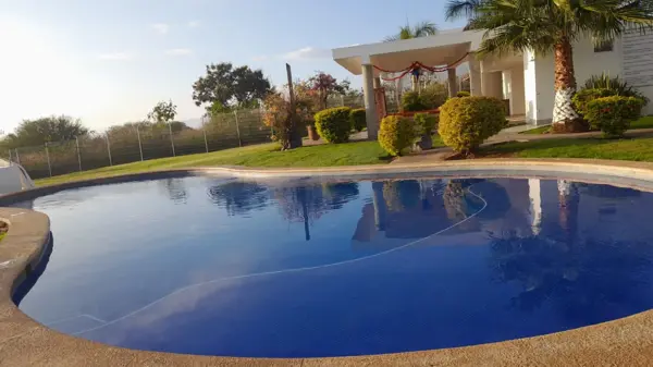 OPORTUNIDAD, TU NUEVO HOGAR EN CHAPALA : CASA AMUEBLADA EN VILLAS LAS PERGOLAS CON VISTA AL LAGO.