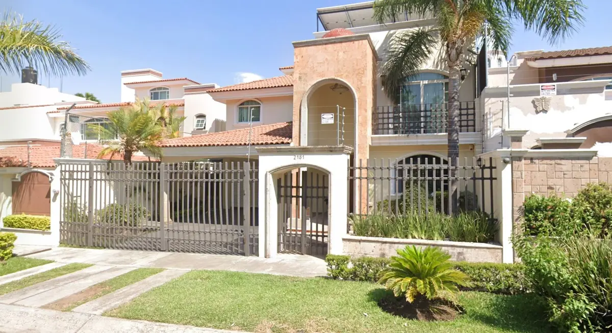 Casa en venta en Bugambilias, Zapopan — foto 1 de 12