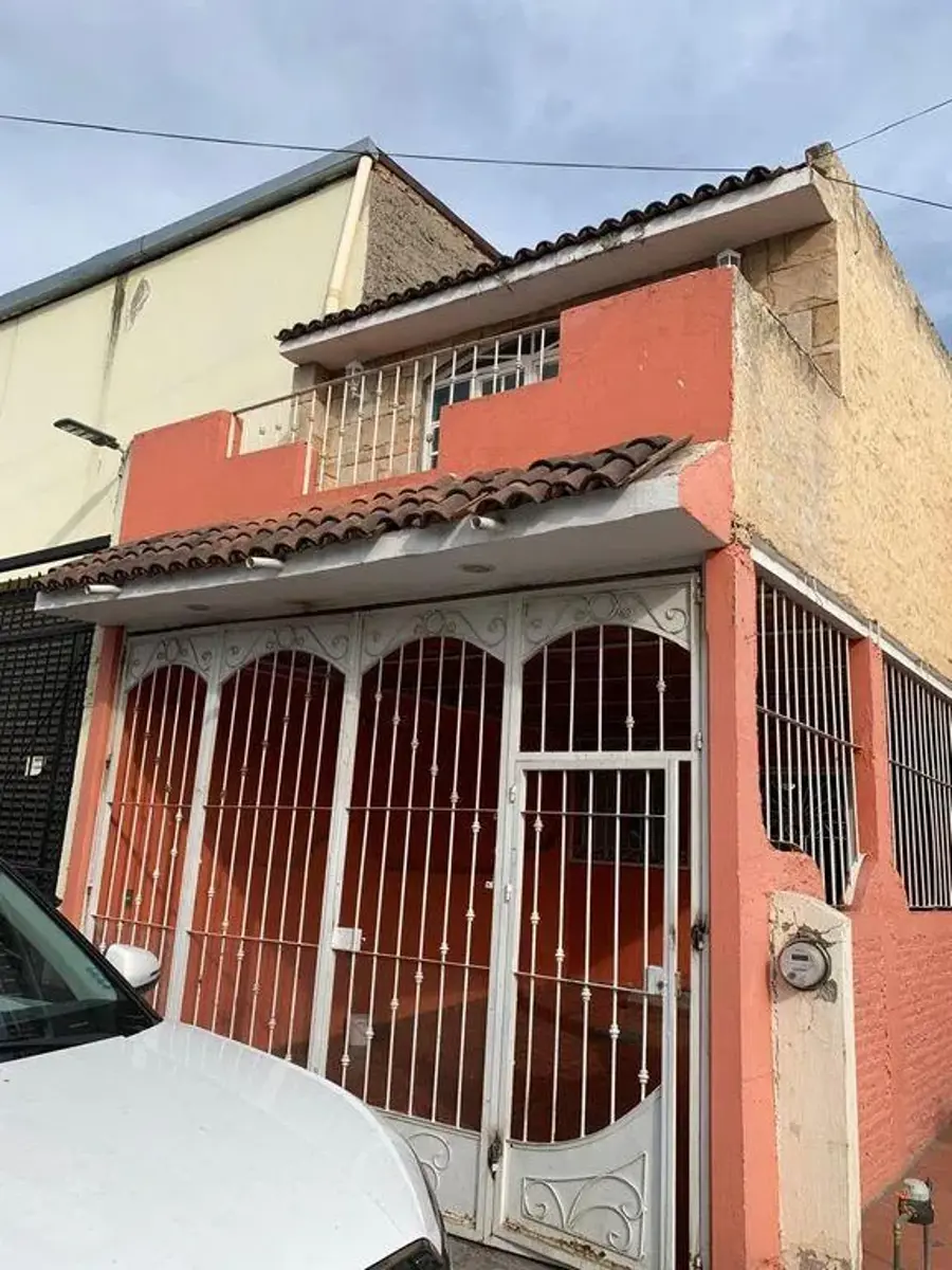 Casa en venta en Plutarco Elias Calles 1, Guadalajara — foto 1 de 13