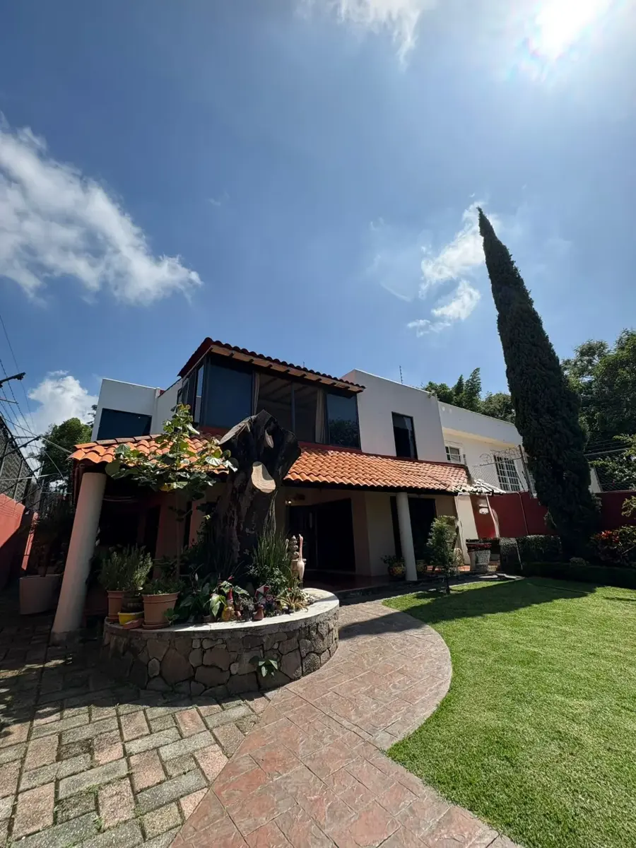Casa en venta en Ocotepec, Cuernavaca — foto 1 de 33