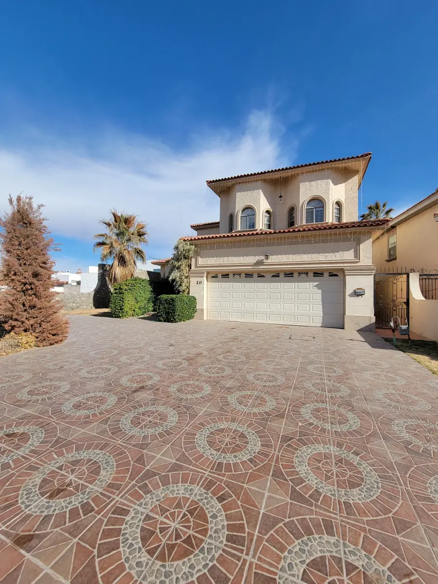 Casa en venta en Campos Eliseos, Juárez — foto 1 de 64