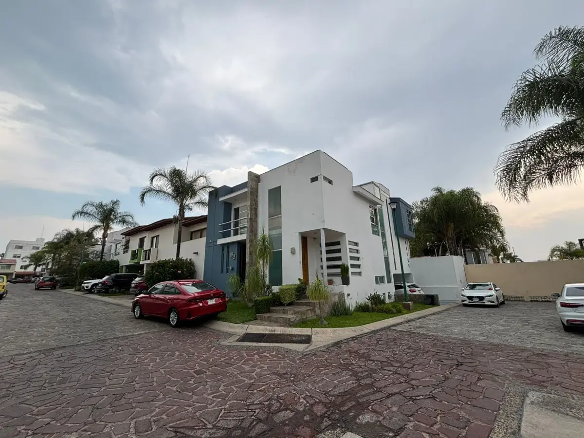 Casa en venta en La Estancia, Zapopan — foto 1 de 16