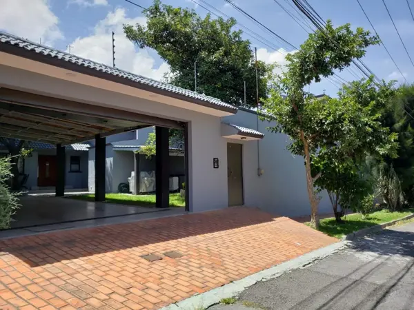 Casa en Venta – Zona Ánimas (frente al Colegio Pacheco)
