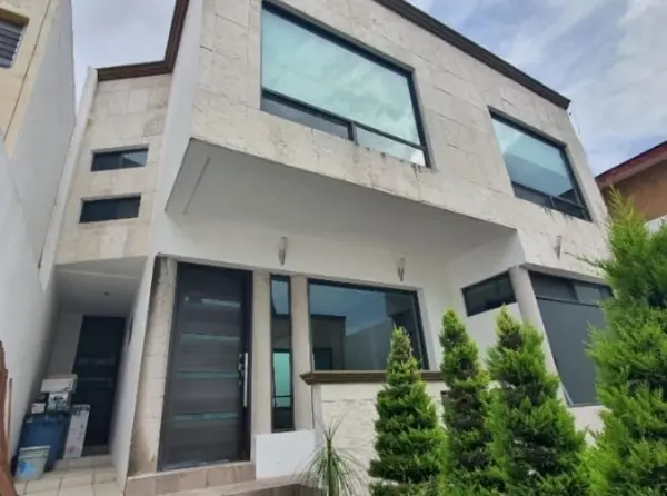Casa en Lomas del Marmol, Puebla, Puebla