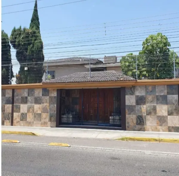 CASA EN RENTA PARA OFICINAS EN COL. BUGAMBILIAS