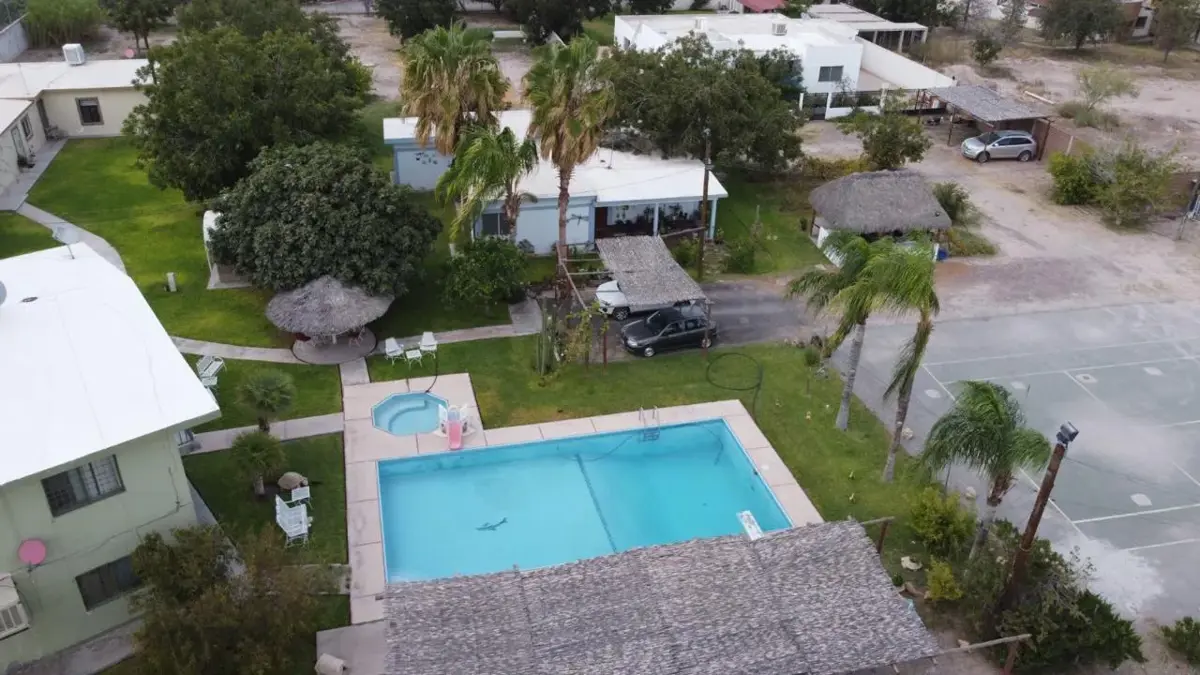 Vista 3 de TERRENO EN VENTA, CON 4 CASAS Y ALBERCA