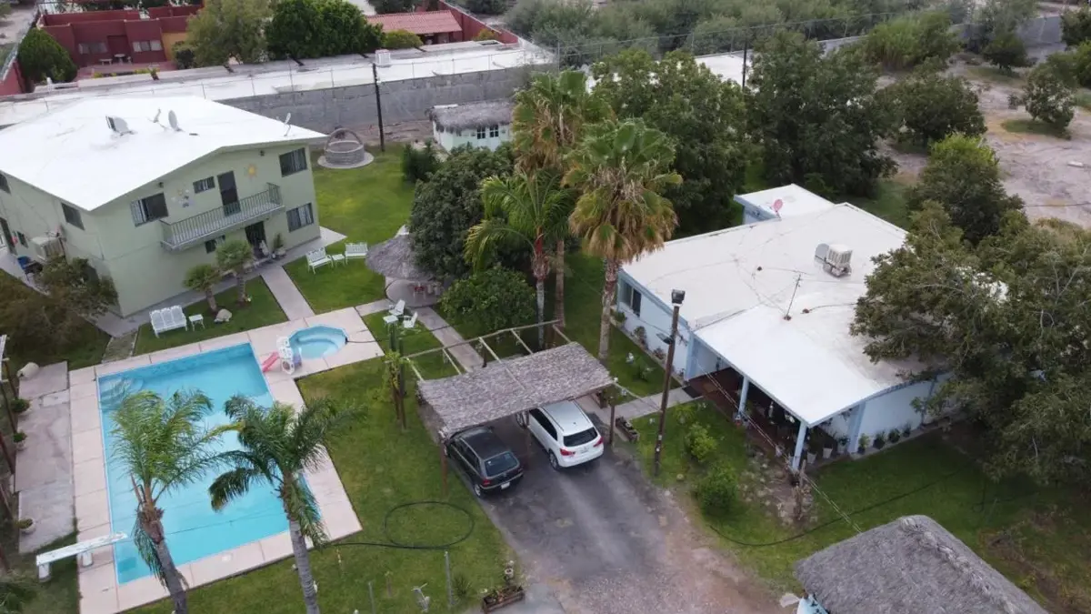 TERRENO EN VENTA, CON 4 CASAS Y ALBERCA TERRENO EN VENTA, CON 4 CASAS Y ALBERCA
