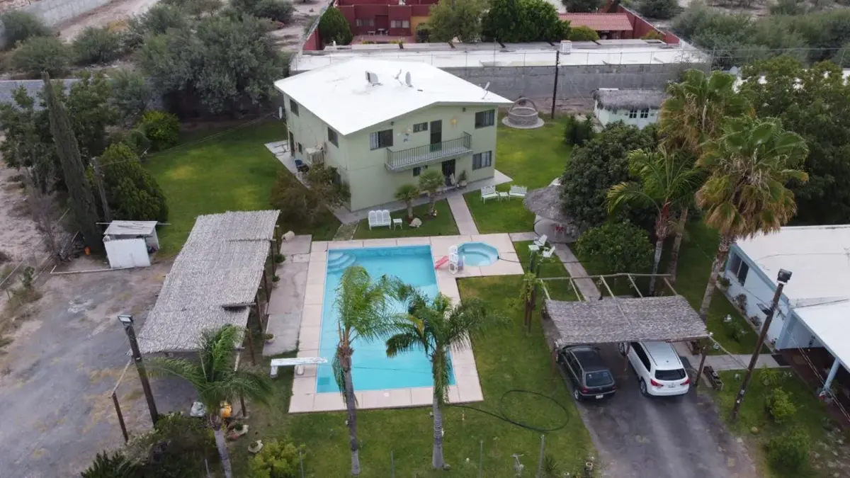 Vista 4 de TERRENO EN VENTA, CON 4 CASAS Y ALBERCA