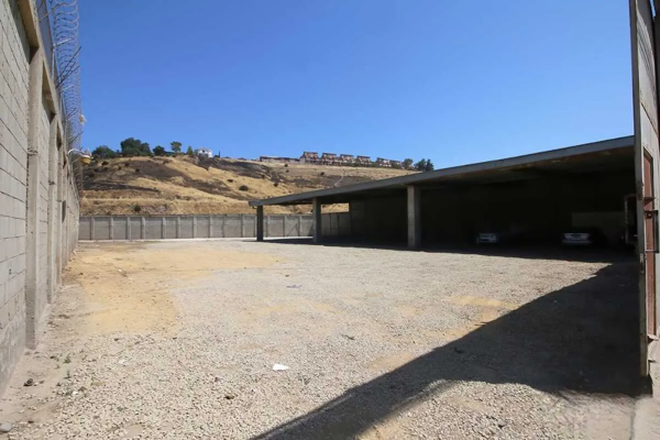 Terreno con galerón, a solo 5 minutos del Blvd. Gustavo Díaz Ordaz, acceso directo de la principal.