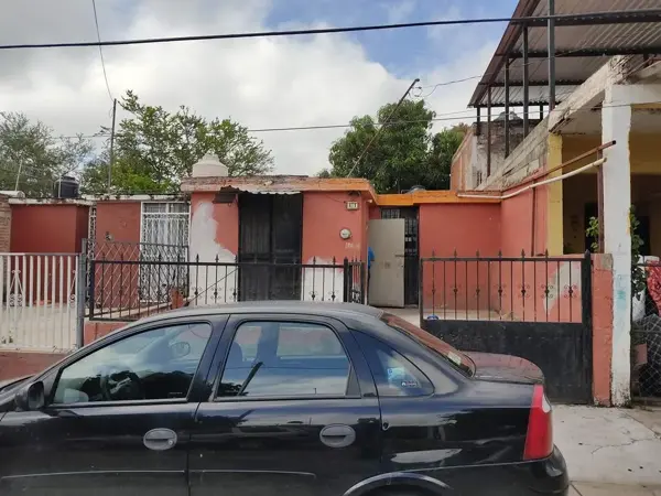 Alberto Amezcua Baltazar (317-385-1535) vende casa calle Lic. Gustavo Díaz Ordáz 41