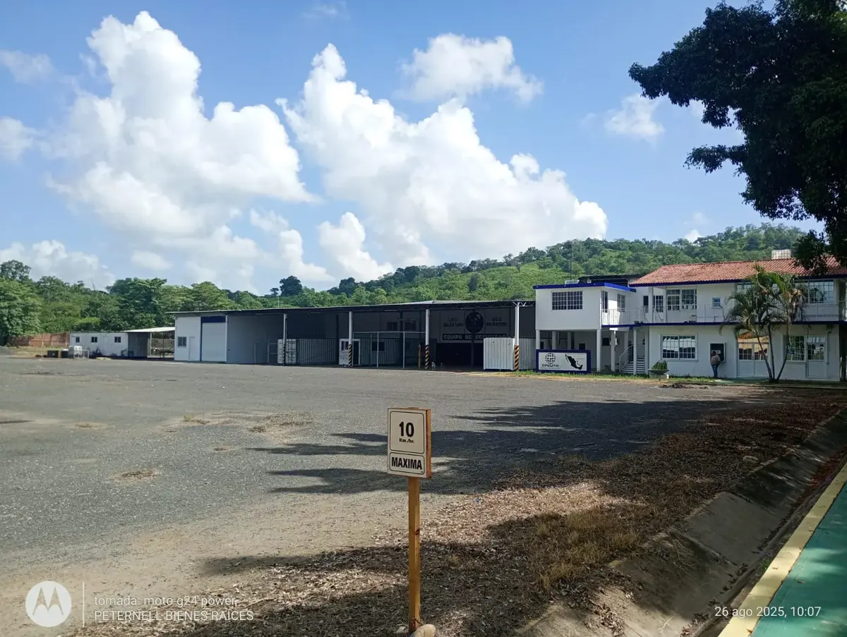 Nave en renta en Magisterio, Poza Rica de Hidalgo — foto 1 de 19