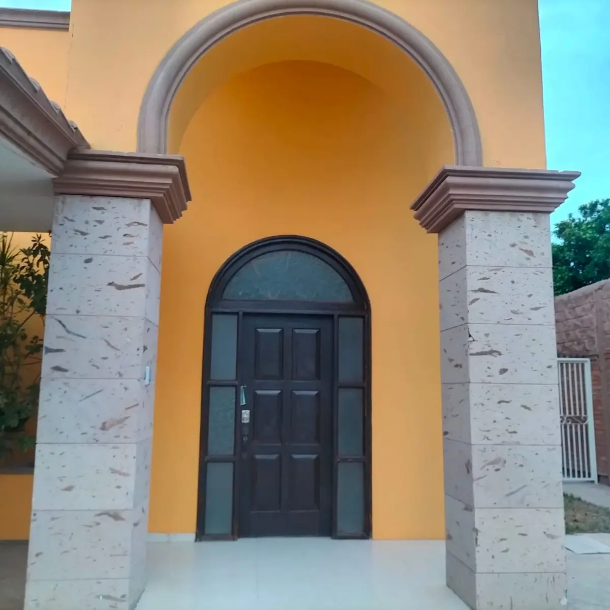 Vista 4 de Casa en venta en Las Quintas, Torreón con piscina y seguridad
