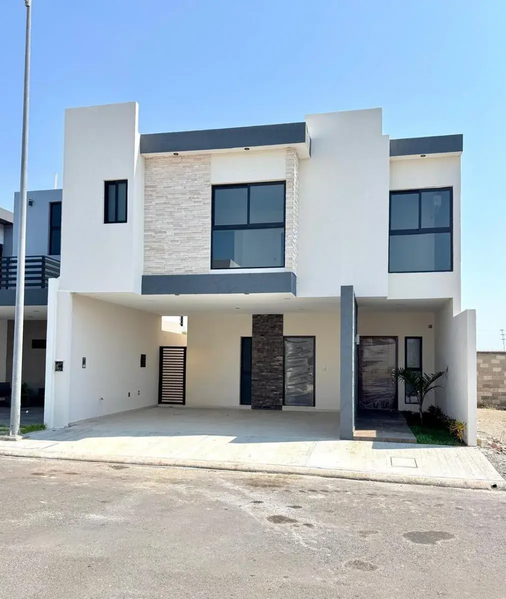 Casa en venta en Lomas de la Rioja, Alvarado — foto 1 de 23