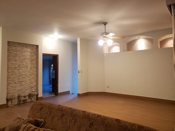 Casa en venta en Los Pinos, Saltillo — foto 2 de 15