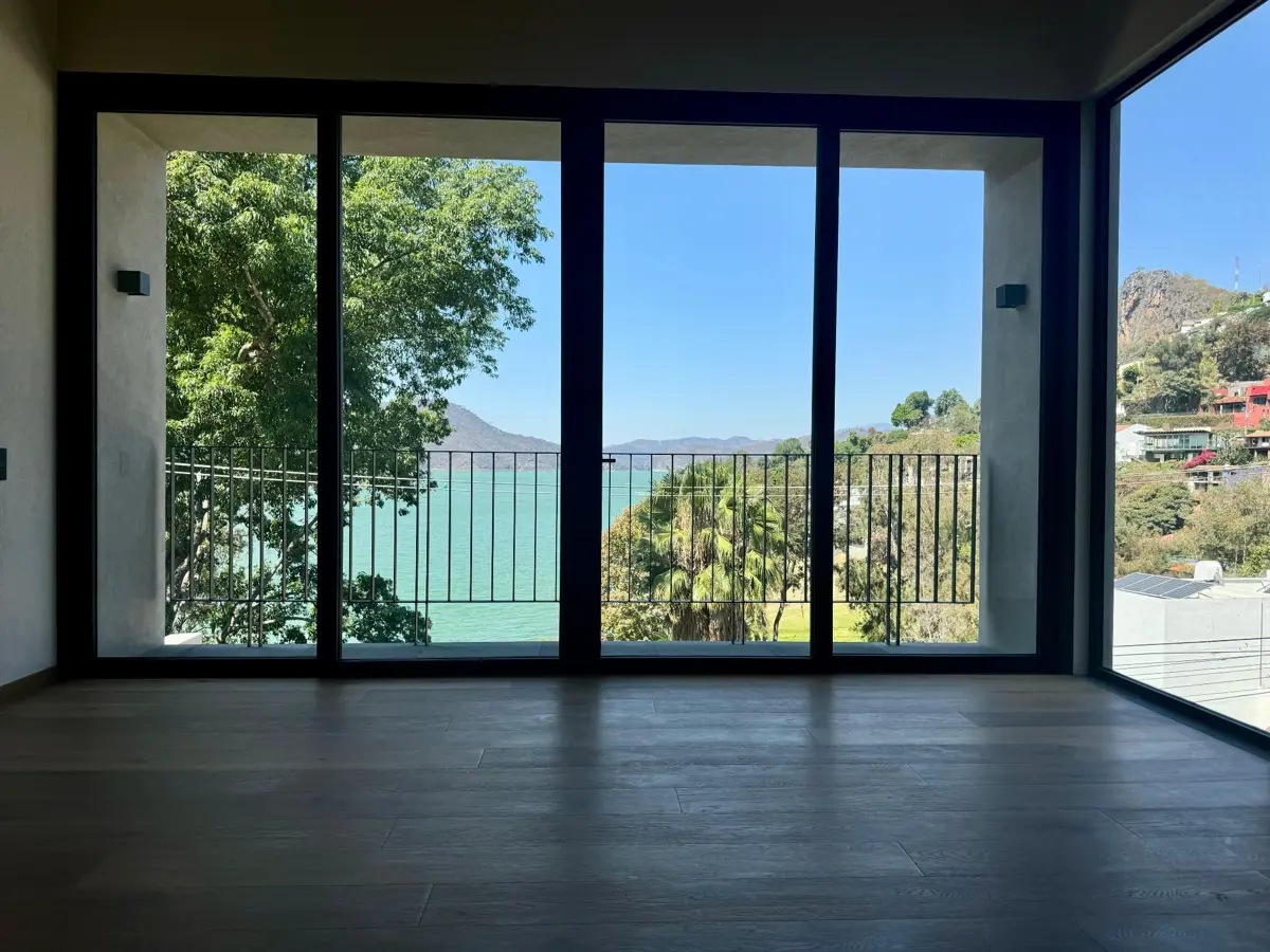 Casa en venta en Valle de Bravo, Valle de Bravo — foto 1 de 17