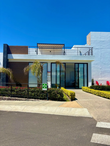 Casa en Venta en Privada con Alberca en Zákia, El Marqués, Querétaro