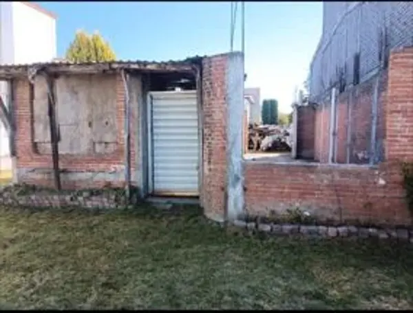 Terreno a un costado de UVM Metepec.
