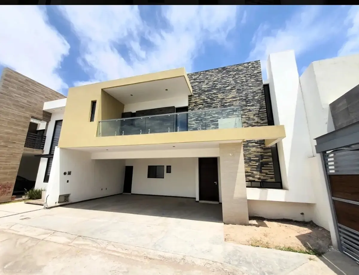 Casa en venta en el.primer sector de viñedos, con recamars en planta baja y baño completo. Casa en venta en el.primer sector de viñedos, con recamars en planta baja y baño completo.