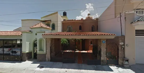 CASA EN VENTA EN LAS BRISAS, TEPIC, NAYARIT.