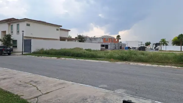 Terreno en venta en Country Club Residencial, Saltillo — foto 3 de 11