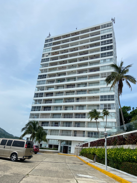 Apartamento en venta con vista a la bahía en Puerto Marqués, Acapulco