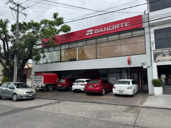 Tu negocio merece más que un espacio. Merece presencia, prestigio y poder. Tu negocio merece más que un espacio. Merece presencia, prestigio y poder.