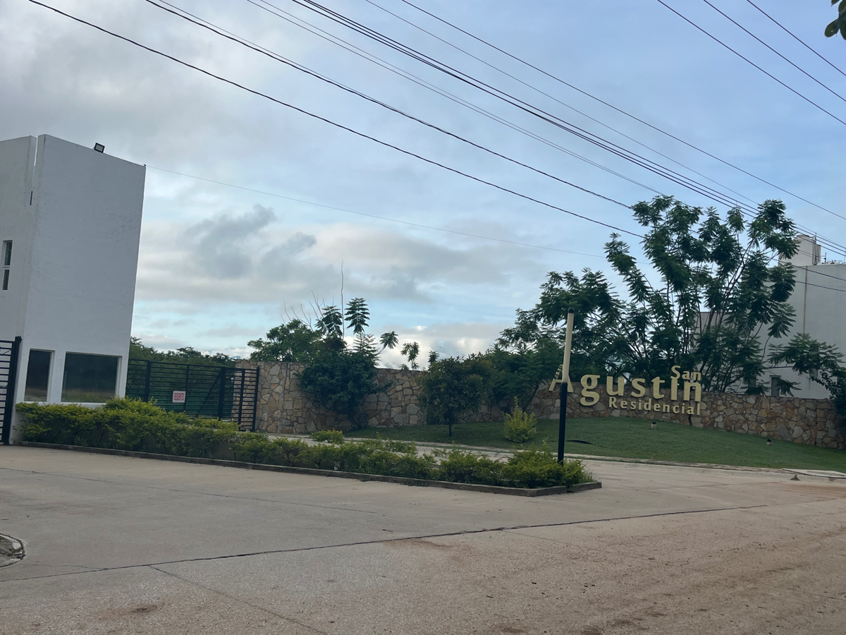 CASA EN VENTA, FRACC RESIDENCIAL SAN AGUSTIN, TUXTLA GUTIERREZ, CHIAPAS CASA EN VENTA, FRACC RESIDENCIAL SAN AGUSTIN, TUXTLA GUTIERREZ, CHIAPAS