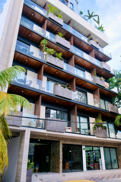 En Venta Departamento tipo estudio en Playa del Carmen, a media calle de la 5ta Avenida. — foto 1 de 23