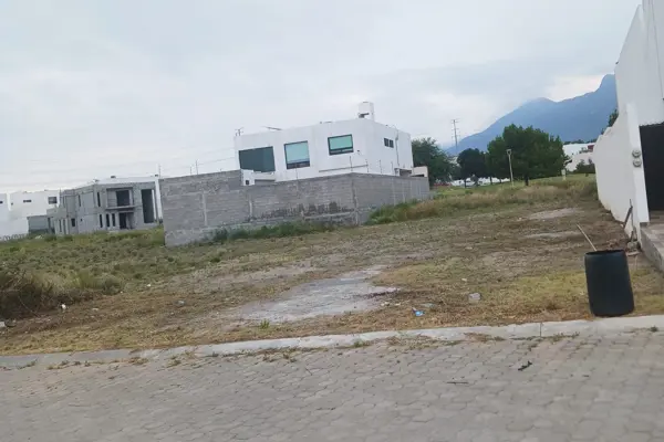 Terreno en venta en Hacienda del Refugio, Saltillo — foto 2 de 4