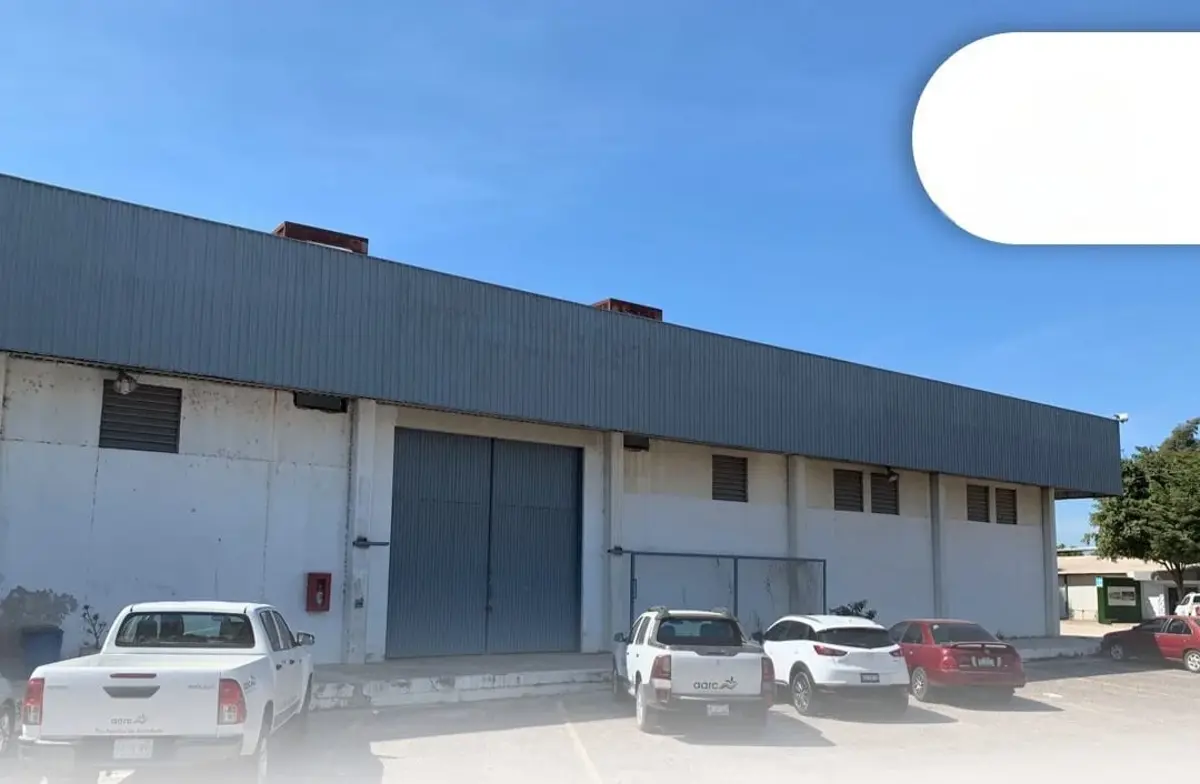 BODEGA EN RENTA 1,100 M2 POR BOULEVARD ZAPATA, SEGURIDAD, EN CUALIACAN SINALOA BODEGA EN RENTA 1,100 M2 POR BOULEVARD ZAPATA, SEGURIDAD, EN CUALIACAN SINALOA