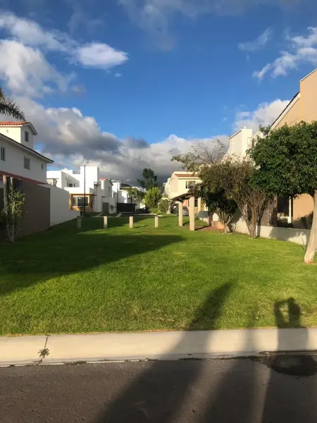 OPORTUNIDAD INVERSIONISTAS! Casa Amueblada en Venta en Boulevard Metropolitano, Corregidora