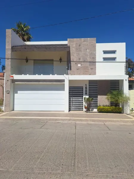 CASA AMPLIA EN VENTA EN LAS QUINTAS CULIACAN SINALOA