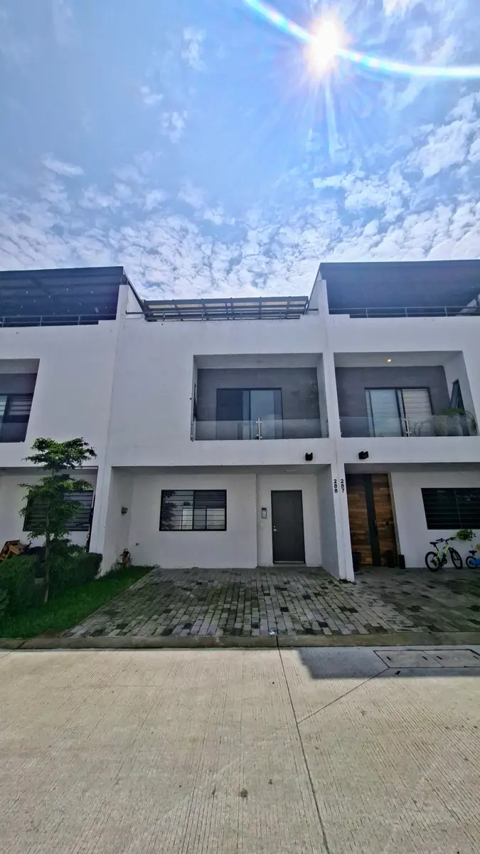 Casa en venta en Parques de Tesistán, Zapopan — foto 1 de 28