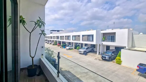 Casa en venta en Parques de Tesistán, Zapopan — foto 2 de 28