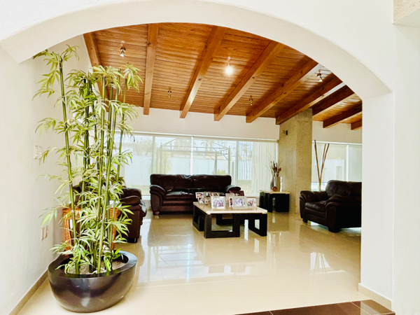 CASA EN RENTA JURICA