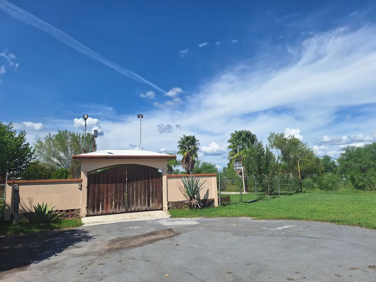 Quinta en venta en Trancas y Sabarado, Cadereyta Jiménez — foto 1 de 40