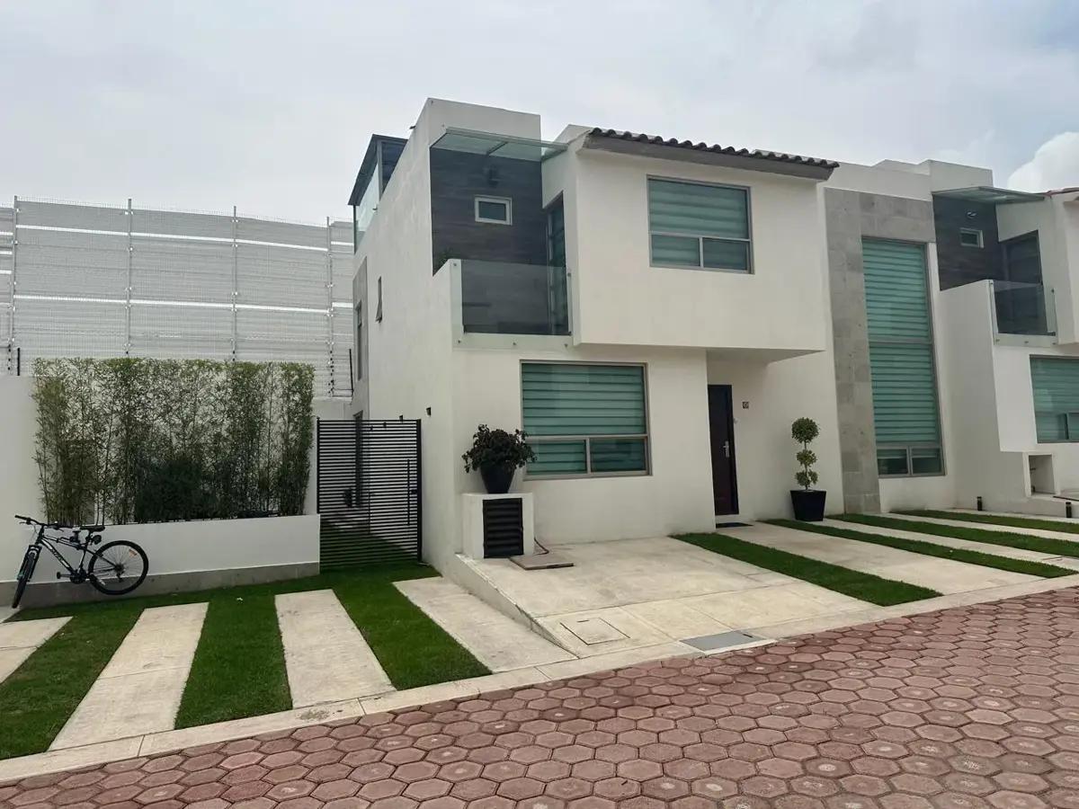 Casa en venta en Cacalomacán Centro, Toluca — foto 1 de 11