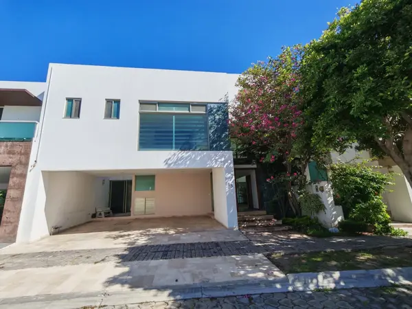 Casa en renta en Lomas de Angelópolis, San Andrés Cholula, Puebla