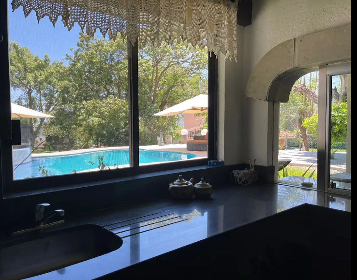Vista 5 de Casa con Alberca Privada en Venta - Fraccionamiento con Seguridad y Amenidades en Morelos.